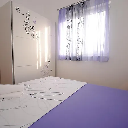 With A Parking Space Rogoznica - 17106 Apartamento